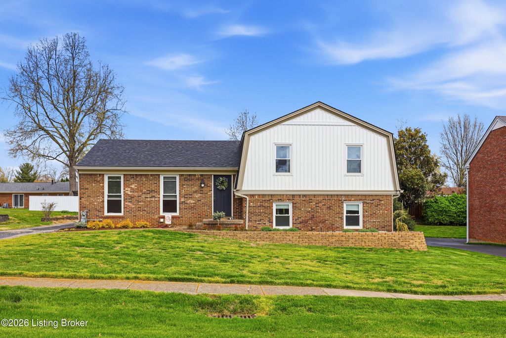 Photo of 7207 Hollow Creek Rd, Louisville, KY 40228 (MLS # 1713103)