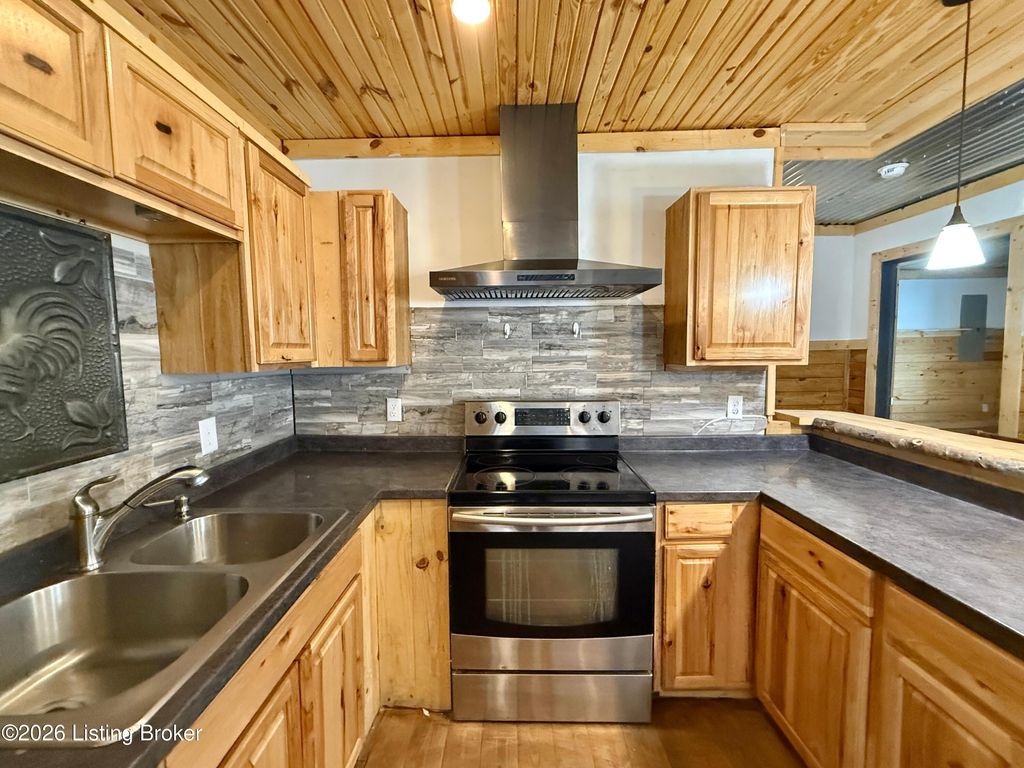 Photo of 409 Woodhaven Ln, Leitchfield, KY 42754 (MLS # 1719185)