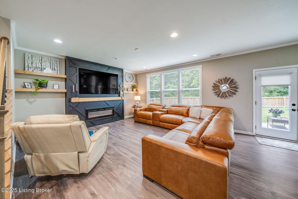 Photo of 9906 Cedar Park Ct, Louisville, KY 40291 (MLS # 1701627)