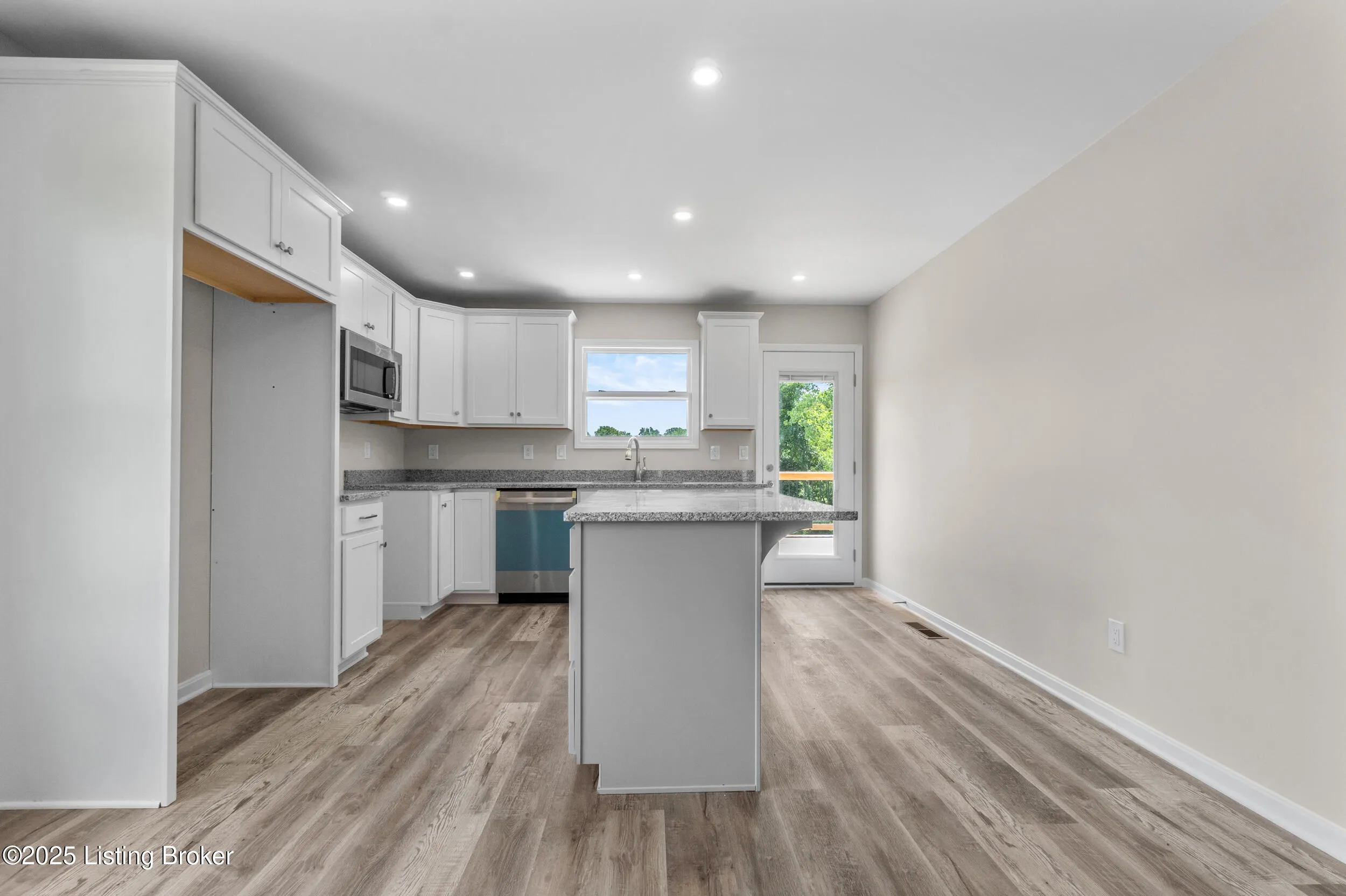 Louisville, Kentucky 40272, United States, 3 Bedrooms Bedrooms, ,3 BathroomsBathrooms,Residential,Active,206819