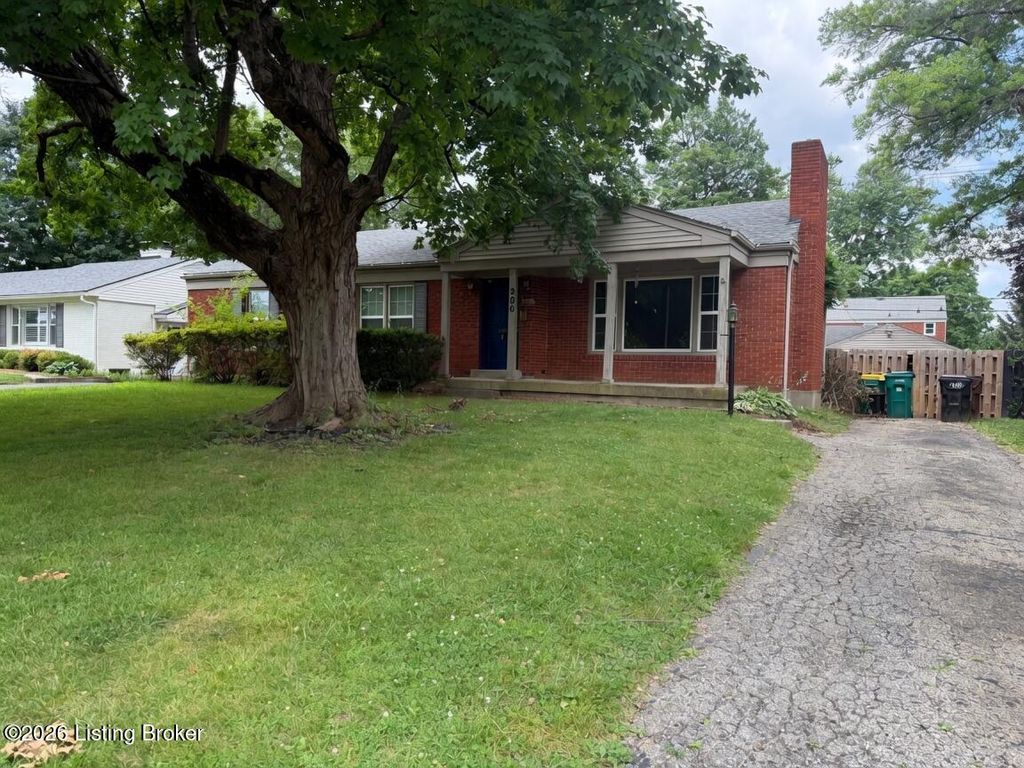 Photo of 206 Bramton Rd, Louisville, KY 40207 (MLS # 1720438)