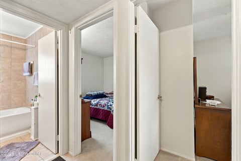 Tiny photo for 177 Springwood Dr, Louisville, KY 40229 (MLS # 1729719)