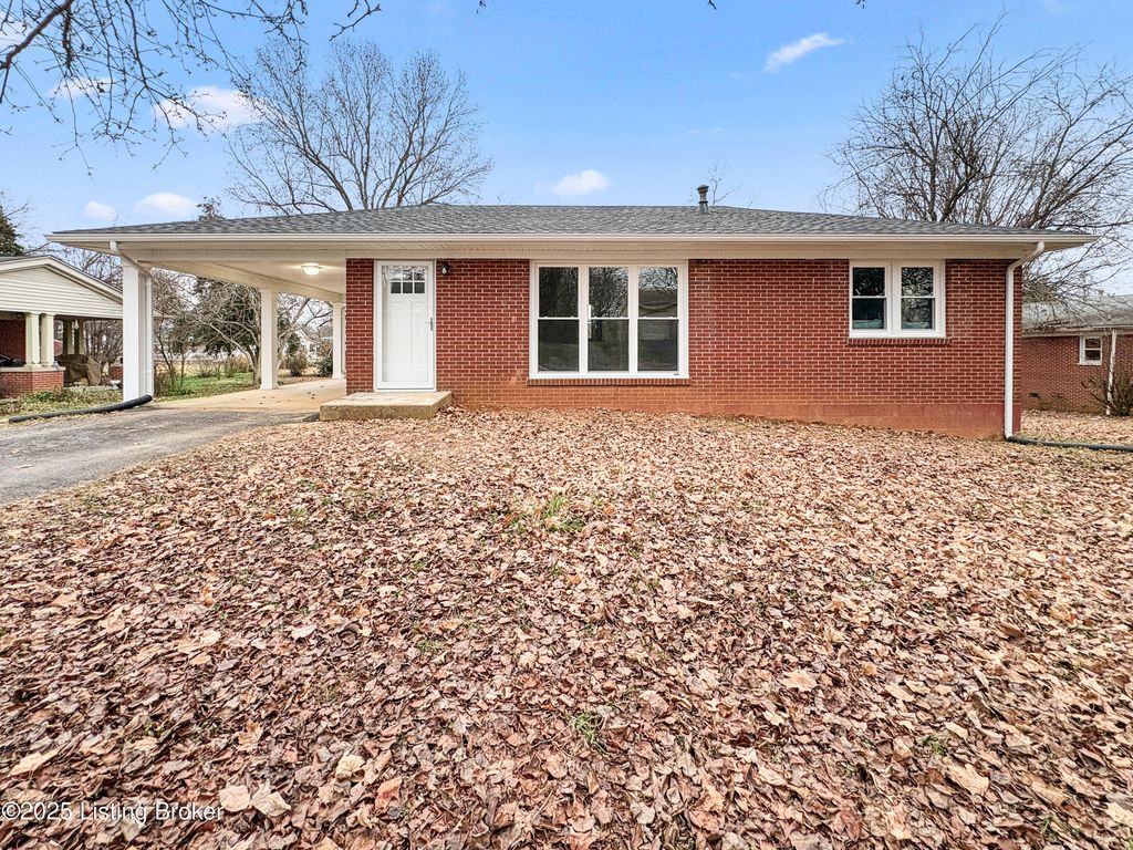 Photo of 509 W Back St, Munfordville, KY 42765 (MLS # 1708510)