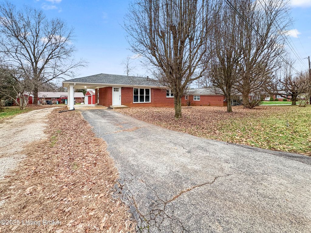 Photo of 509 W Back St, Munfordville, KY 42765 (MLS # 1708510)