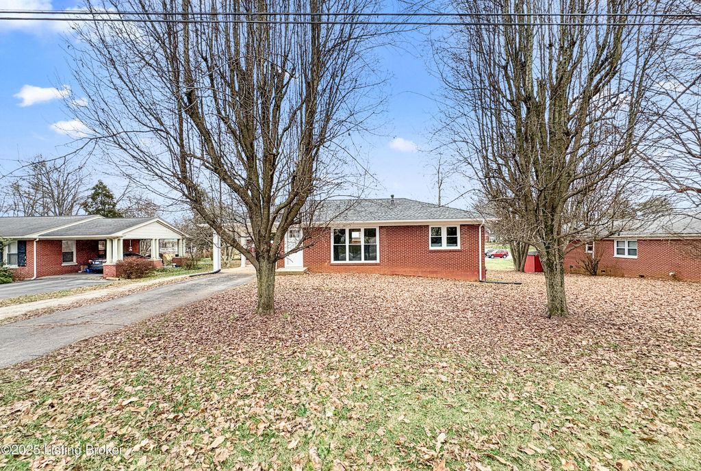 Photo of 509 W Back St, Munfordville, KY 42765 (MLS # 1708510)