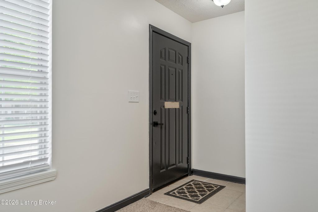 Photo of 1417 Slate Run Rd #APT 54, New Albany, IN 47150 (MLS # 1715315)