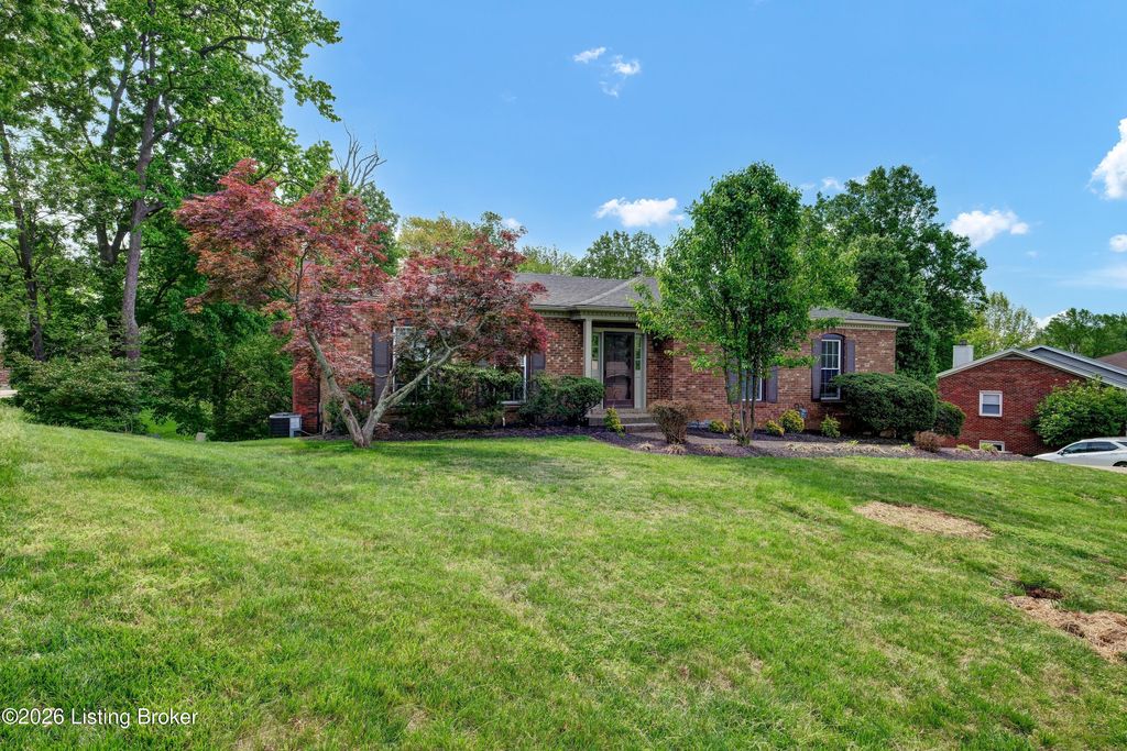 Photo of 8203 Regal Pine Ct, Louisville, KY 40214 (MLS # 1715202)