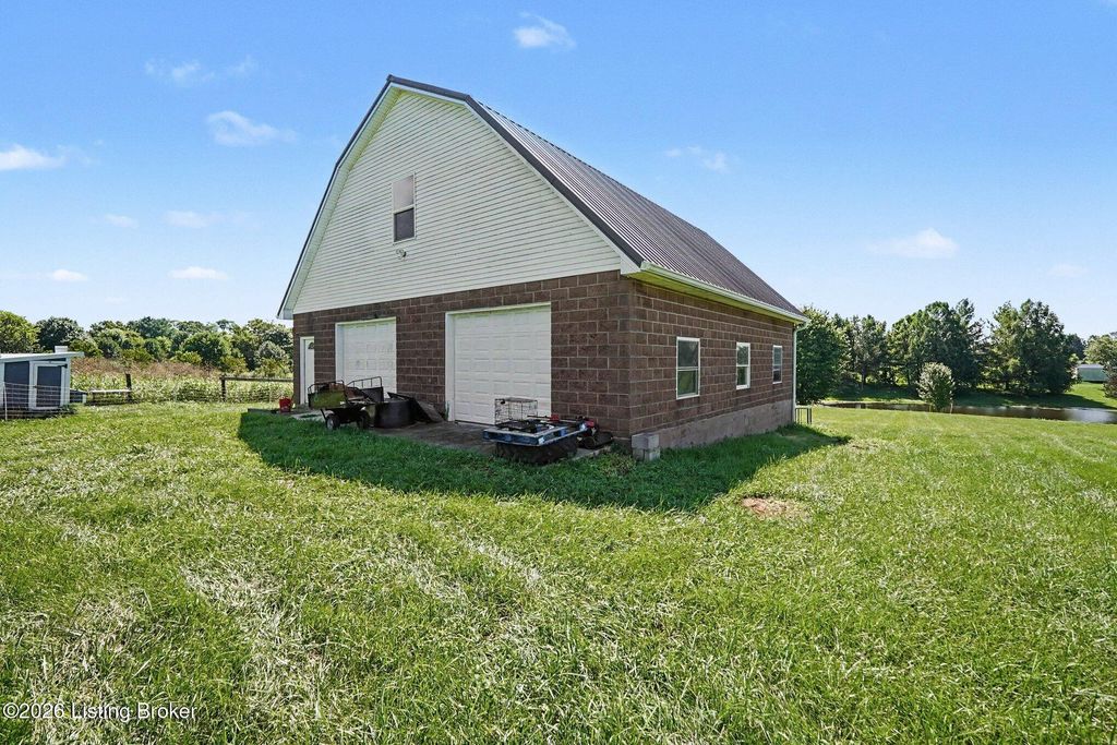Photo of 1695 Aiken Rd, Shelbyville, KY 40065 (MLS # 1723344)