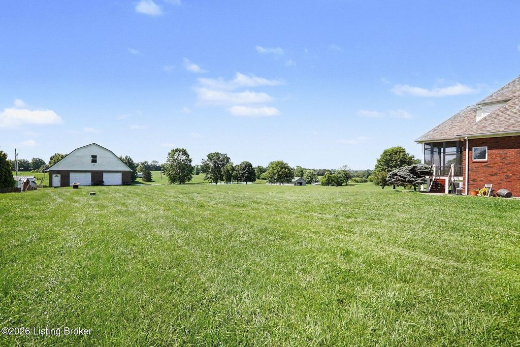 Photo of 1695 Aiken Rd, Shelbyville, KY 40065 (MLS # 1723344)