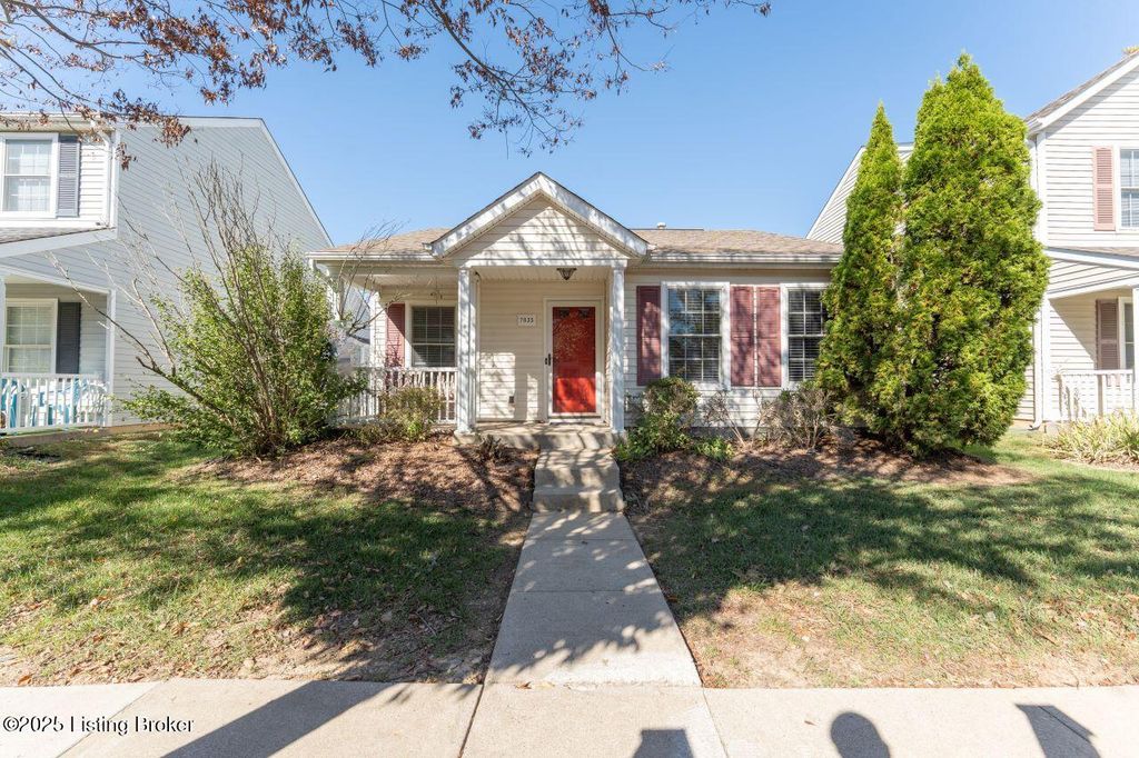 Photo of 7035 Royal Links Dr, Louisville, KY 40228 (MLS # 1704008)