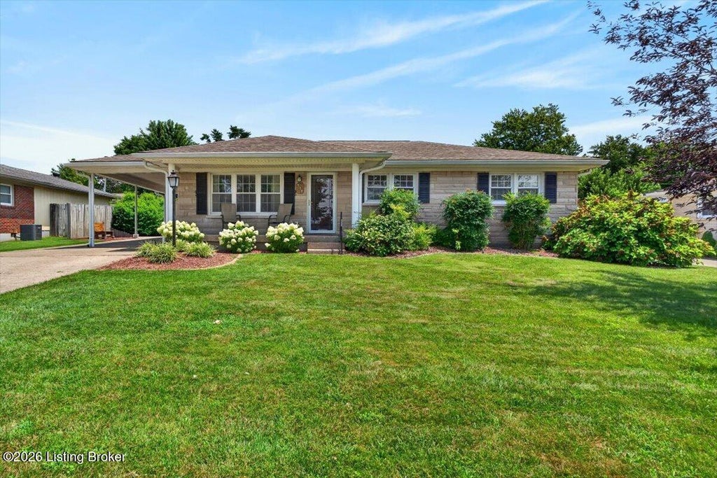 Photo of 419 Jackie Way, Shepherdsville, KY 40165 (MLS # 1724686)