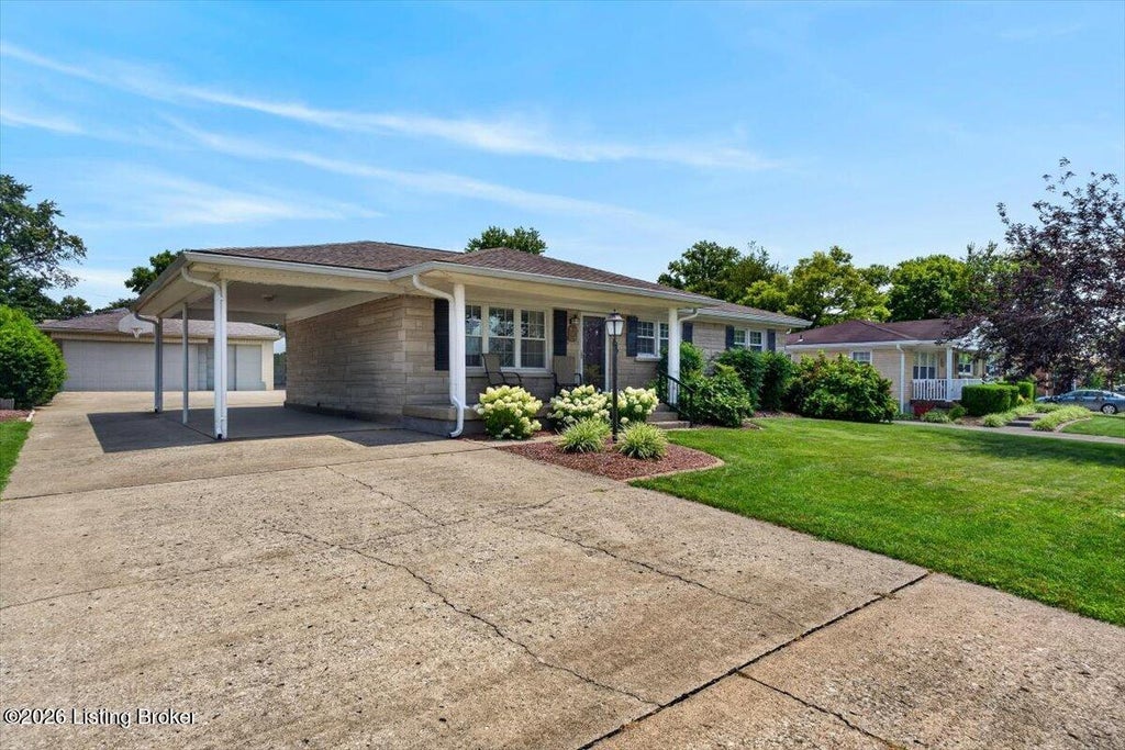 Photo of 419 Jackie Way, Shepherdsville, KY 40165 (MLS # 1724686)