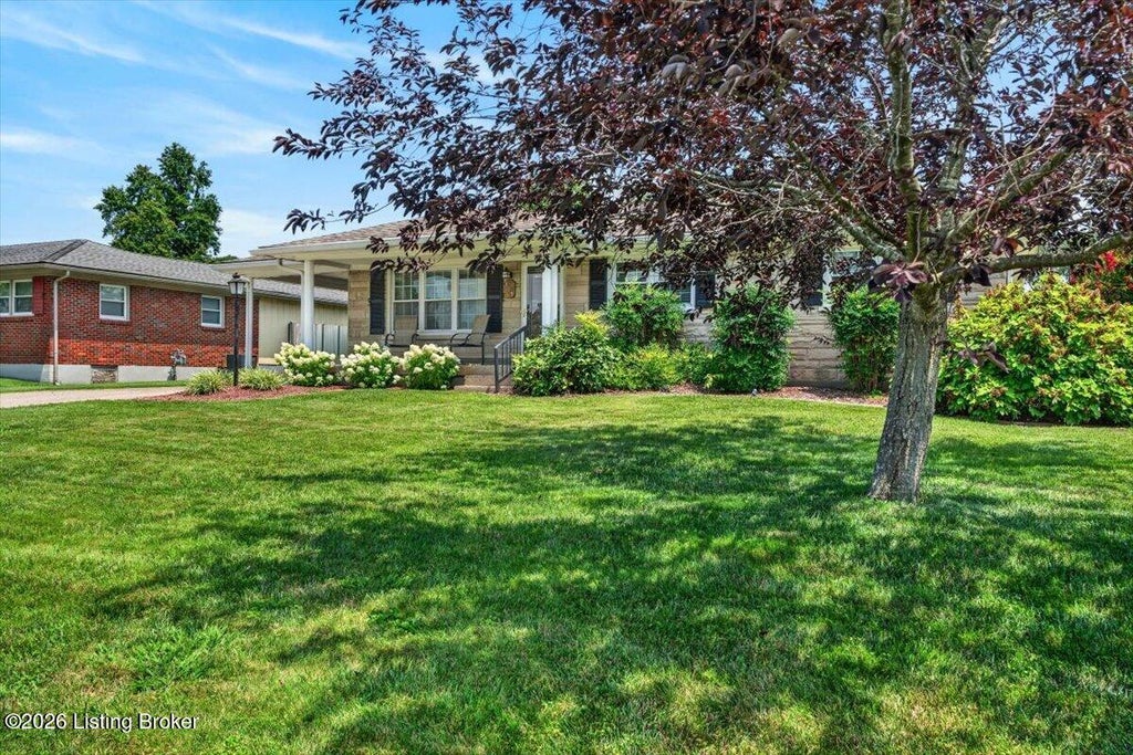 Photo of 419 Jackie Way, Shepherdsville, KY 40165 (MLS # 1724686)