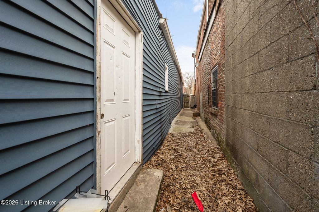 Photo of 1912 W Market St, Louisville, KY 40203 (MLS # 1712161)