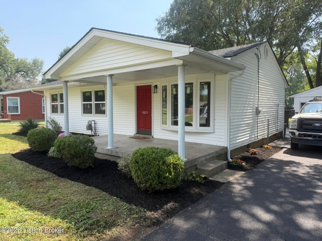 Photo of 10015 East Ave, Louisville, KY 40272 (MLS # 1729935)