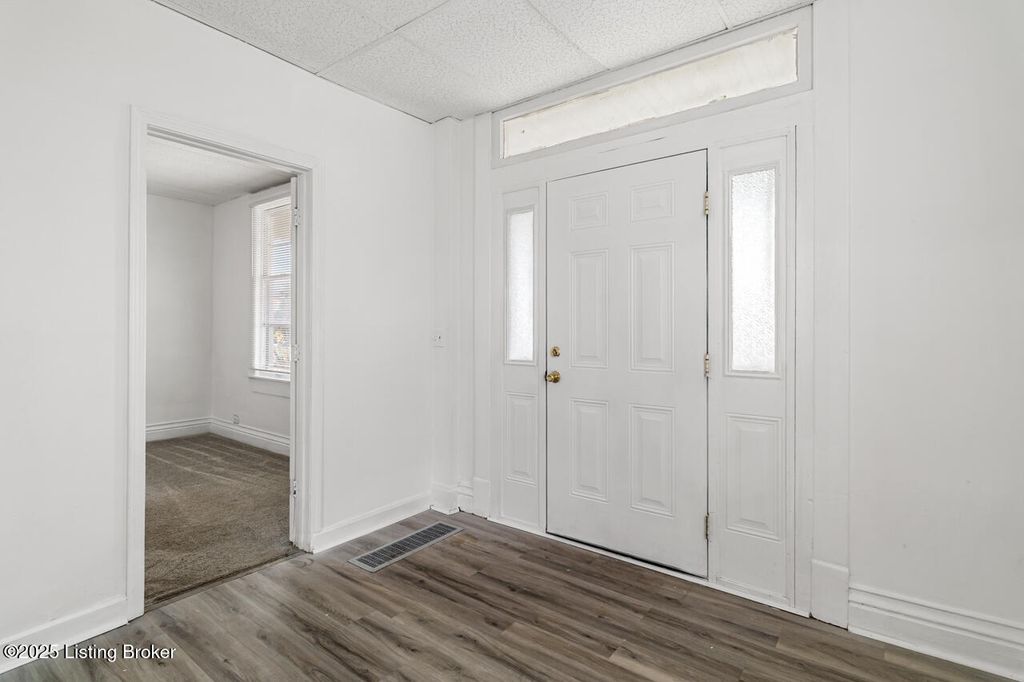 Photo of 2604 Hale Ave, Louisville, KY 40211 (MLS # 1704510)