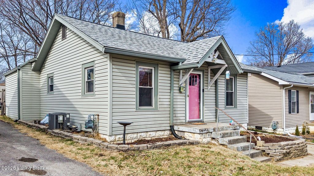 Photo of 1677 Cheak St, Louisville, KY 40213 (MLS # 1709973)