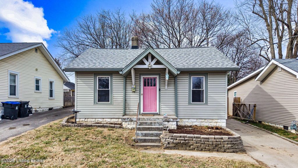Photo of 1677 Cheak St, Louisville, KY 40213 (MLS # 1709973)