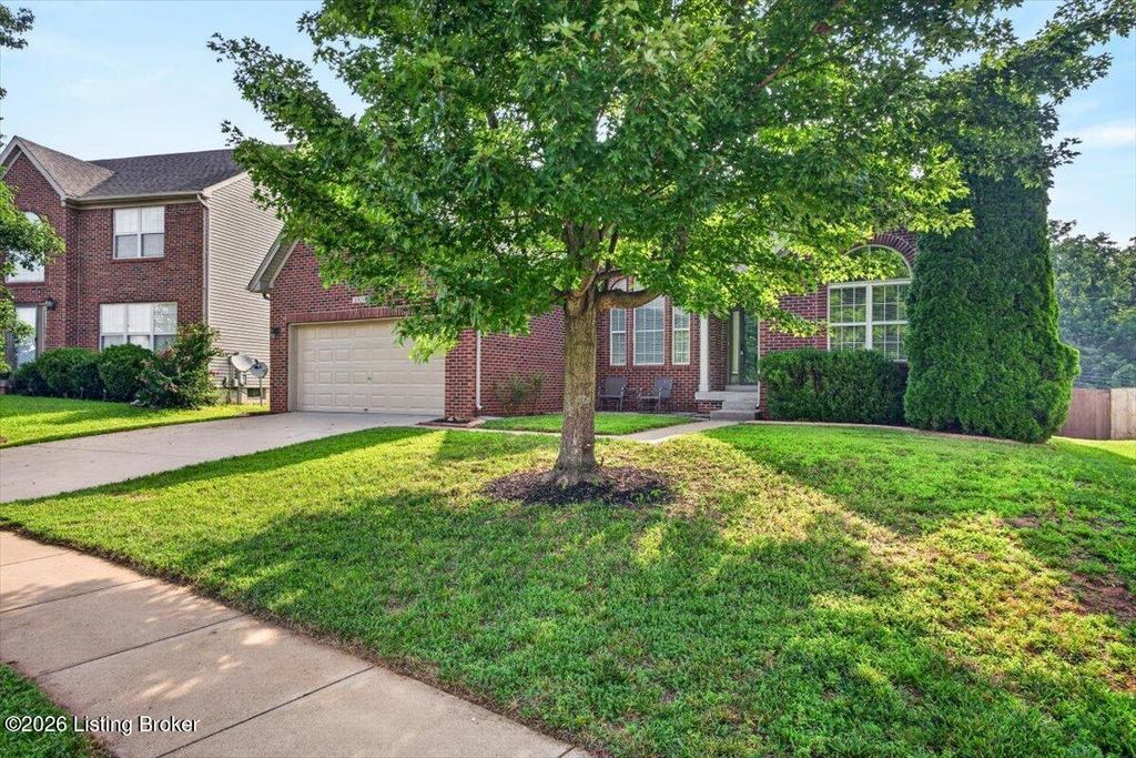 Photo of 10924 Symington Cir, Louisville, KY 40241 (MLS # 1723057)