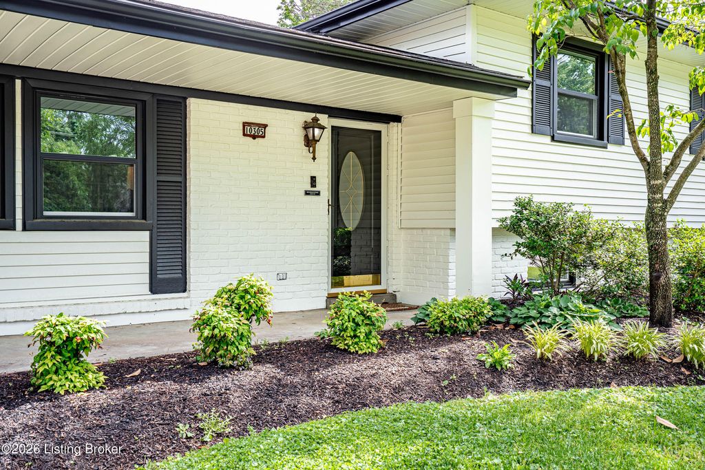 Photo of 10305 Foxboro Dr, Louisville, KY 40223 (MLS # 1716584)