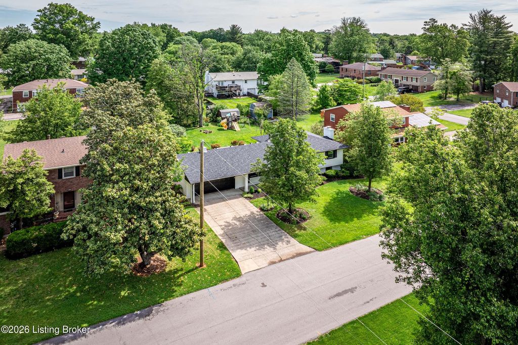 Photo of 10305 Foxboro Dr, Louisville, KY 40223 (MLS # 1716584)