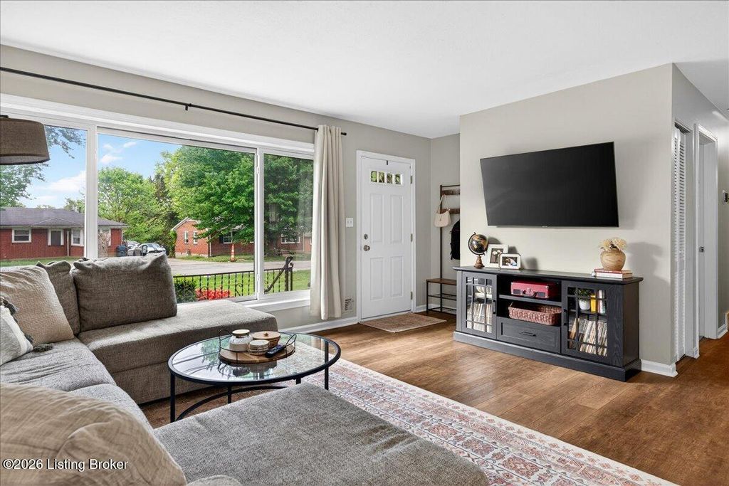 Photo of 6001 Rocky Mountain Dr, Louisville, KY 40219 (MLS # 1714657)