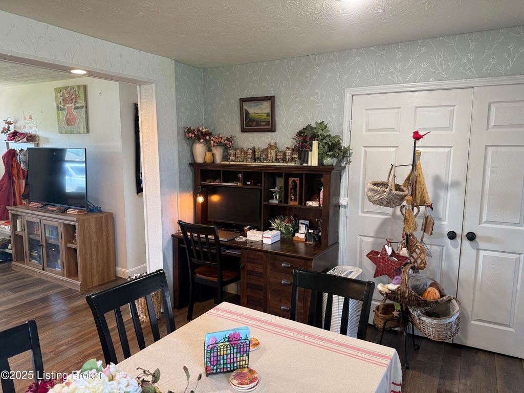 Photo of 204 Chambliss Dr, Hardinsburg, KY 40143 (MLS # 1703534)