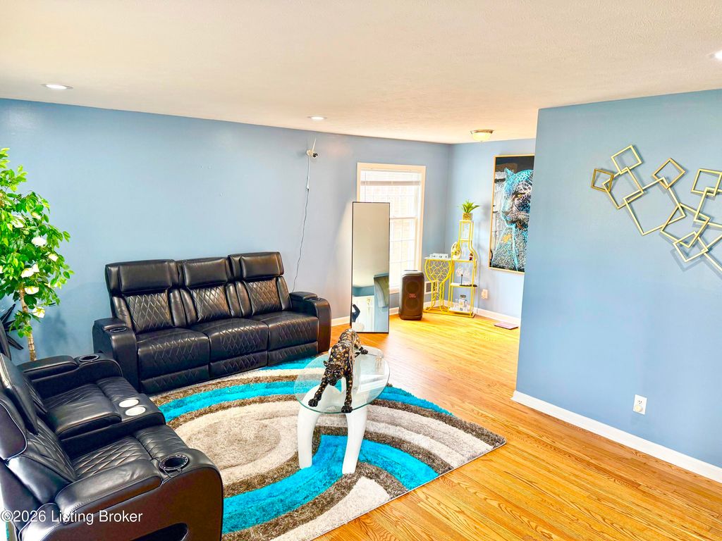 Photo of 5412 Dannyboy Ln, Louisville, KY 40214 (MLS # 1710068)