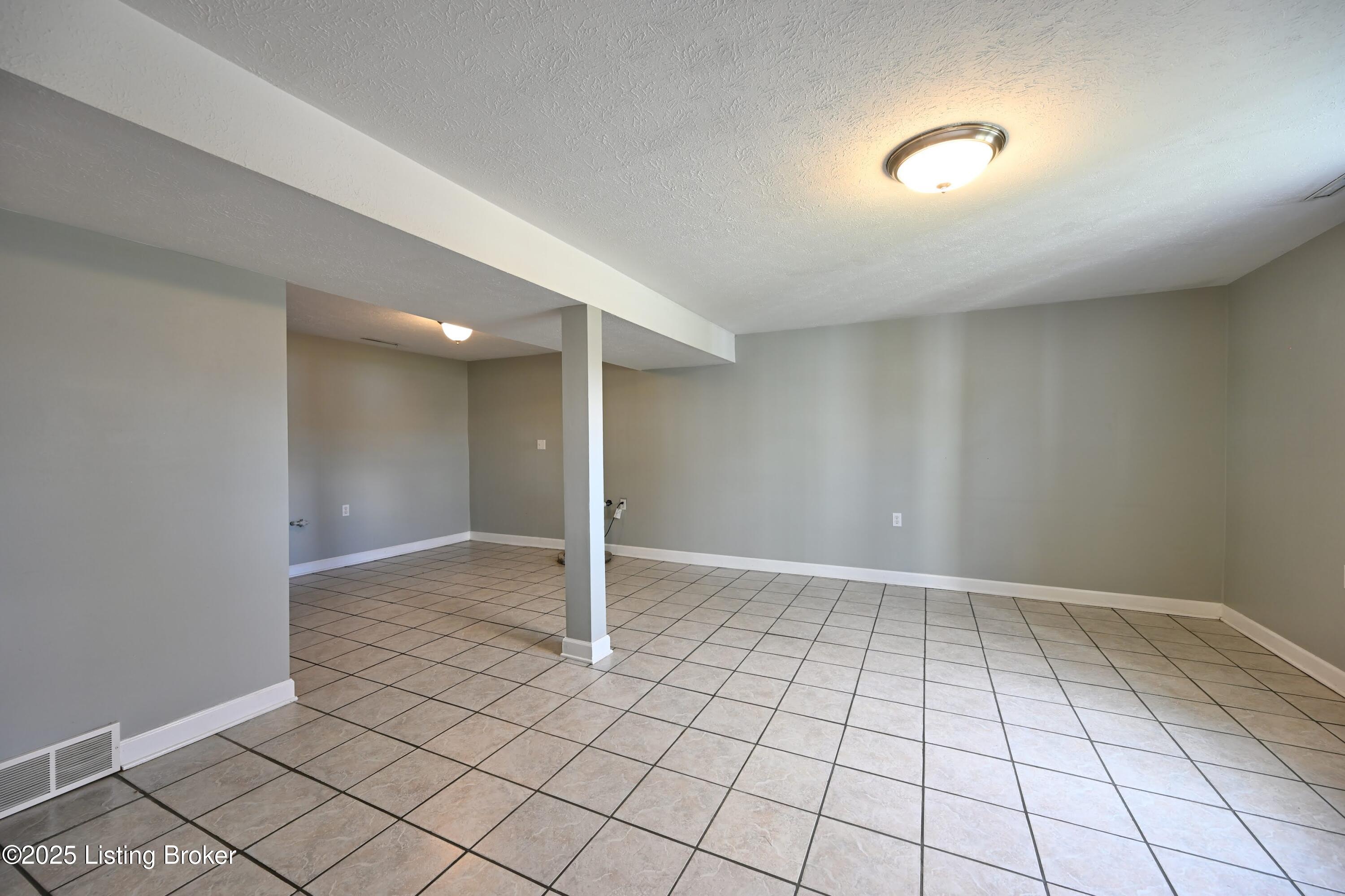 7514 Pimlico Dr, Louisville, Pennsylvania image 47