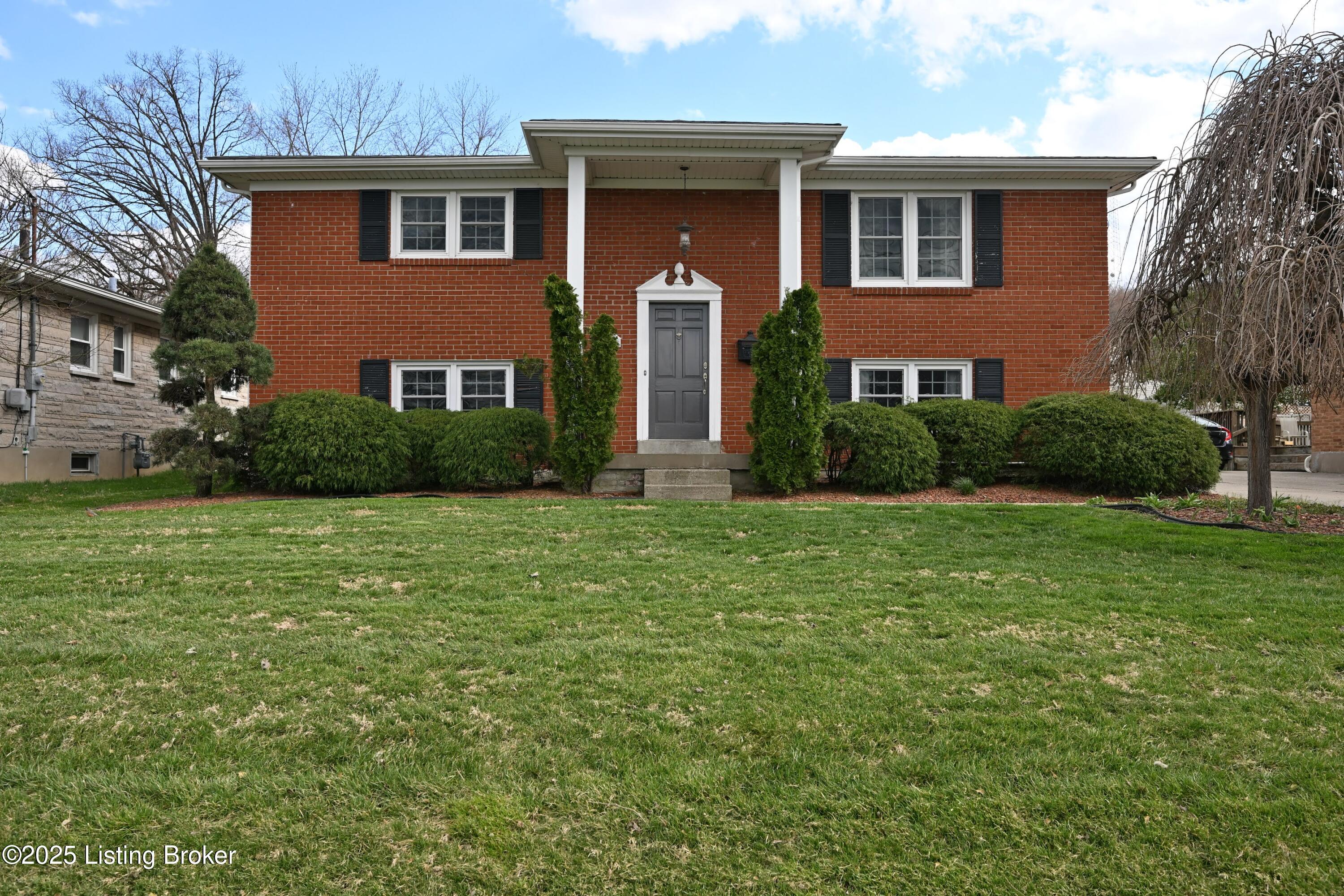 7514 Pimlico Dr, Louisville, Pennsylvania image 1