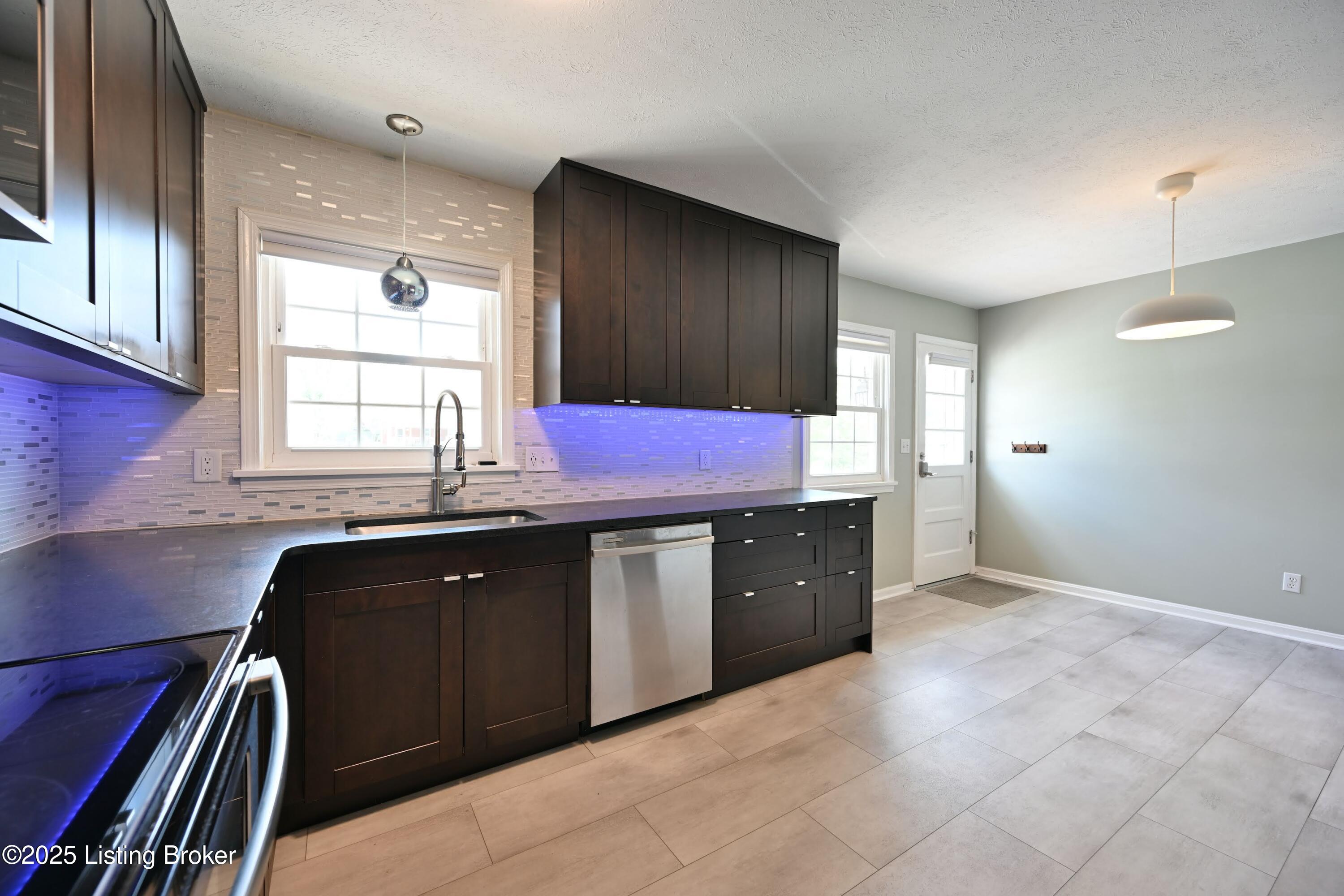 7514 Pimlico Dr, Louisville, Pennsylvania image 21