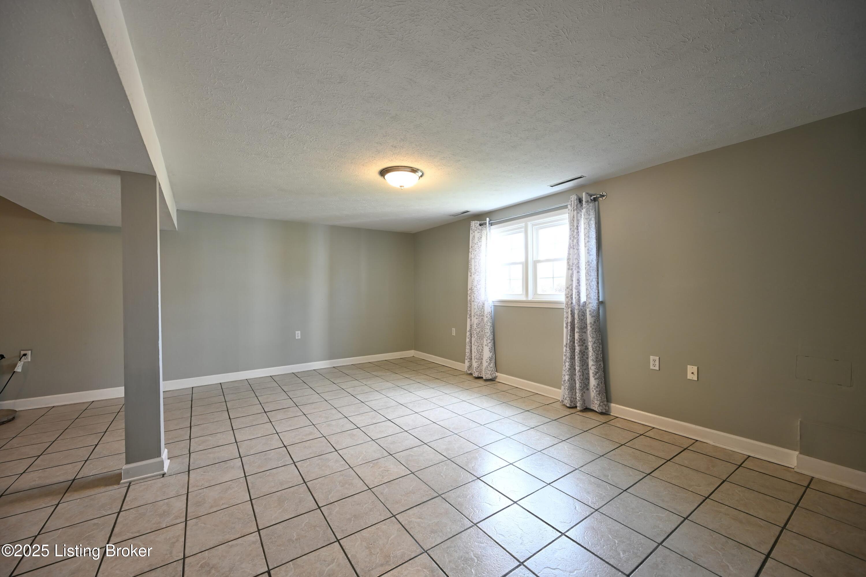 7514 Pimlico Dr, Louisville, Pennsylvania image 46