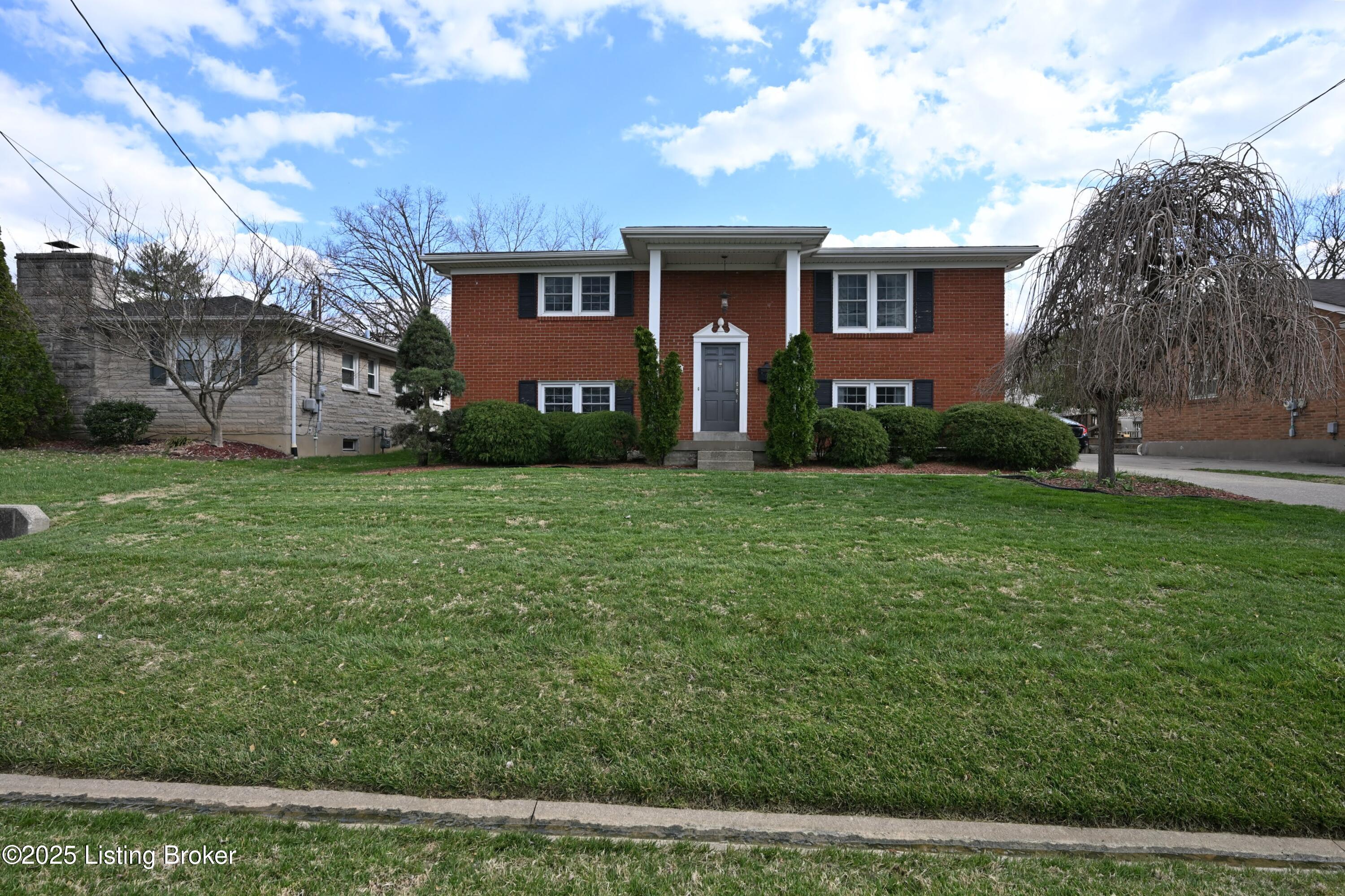 7514 Pimlico Dr, Louisville, Pennsylvania image 2