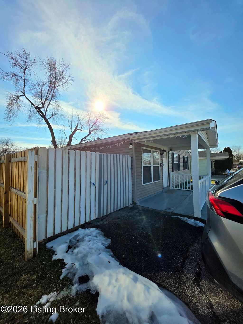 Photo of 4327 Pruitt Ct, Louisville, KY 40218 (MLS # 1709430)