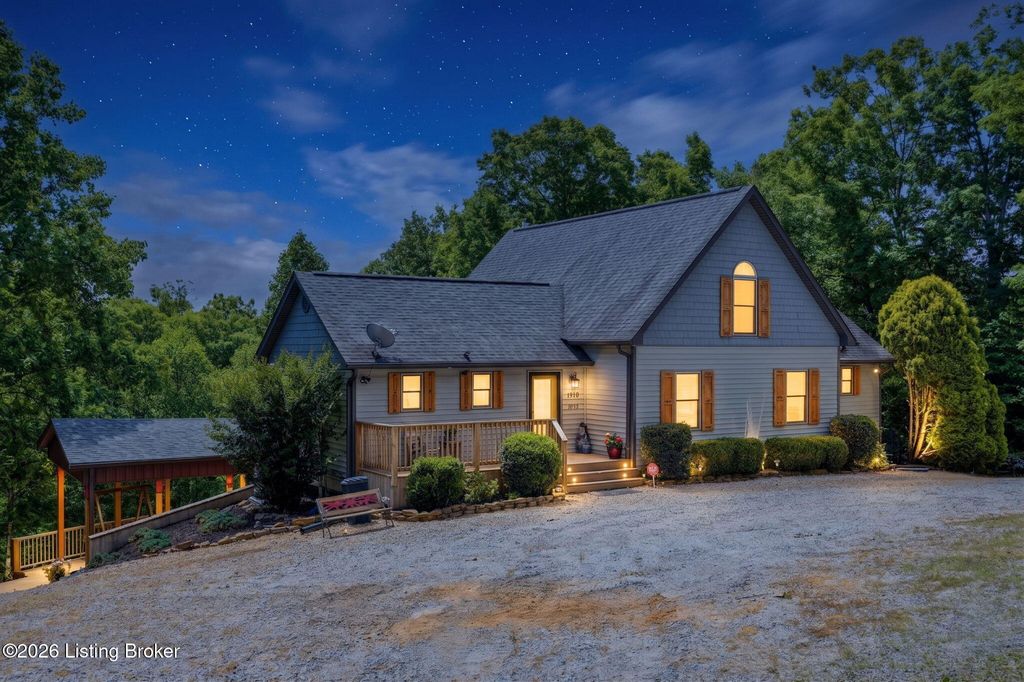 Photo of 404 CEDAR POINT RD RD, Bee Spring, KY 42207 (MLS # 1717453)