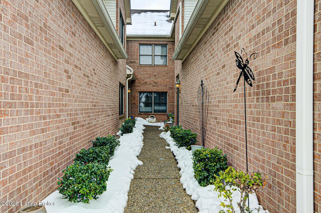 Photo of 3440 Hurstbourne Ridge Blvd, Louisville, KY 40299 (MLS # 1708593)