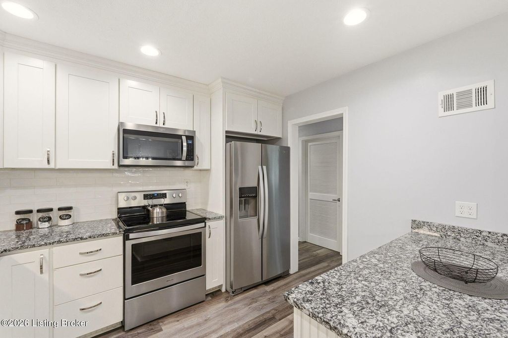 Photo of 3030 Breckenridge Ln #324, Louisville, KY 40220 (MLS # 1714707)