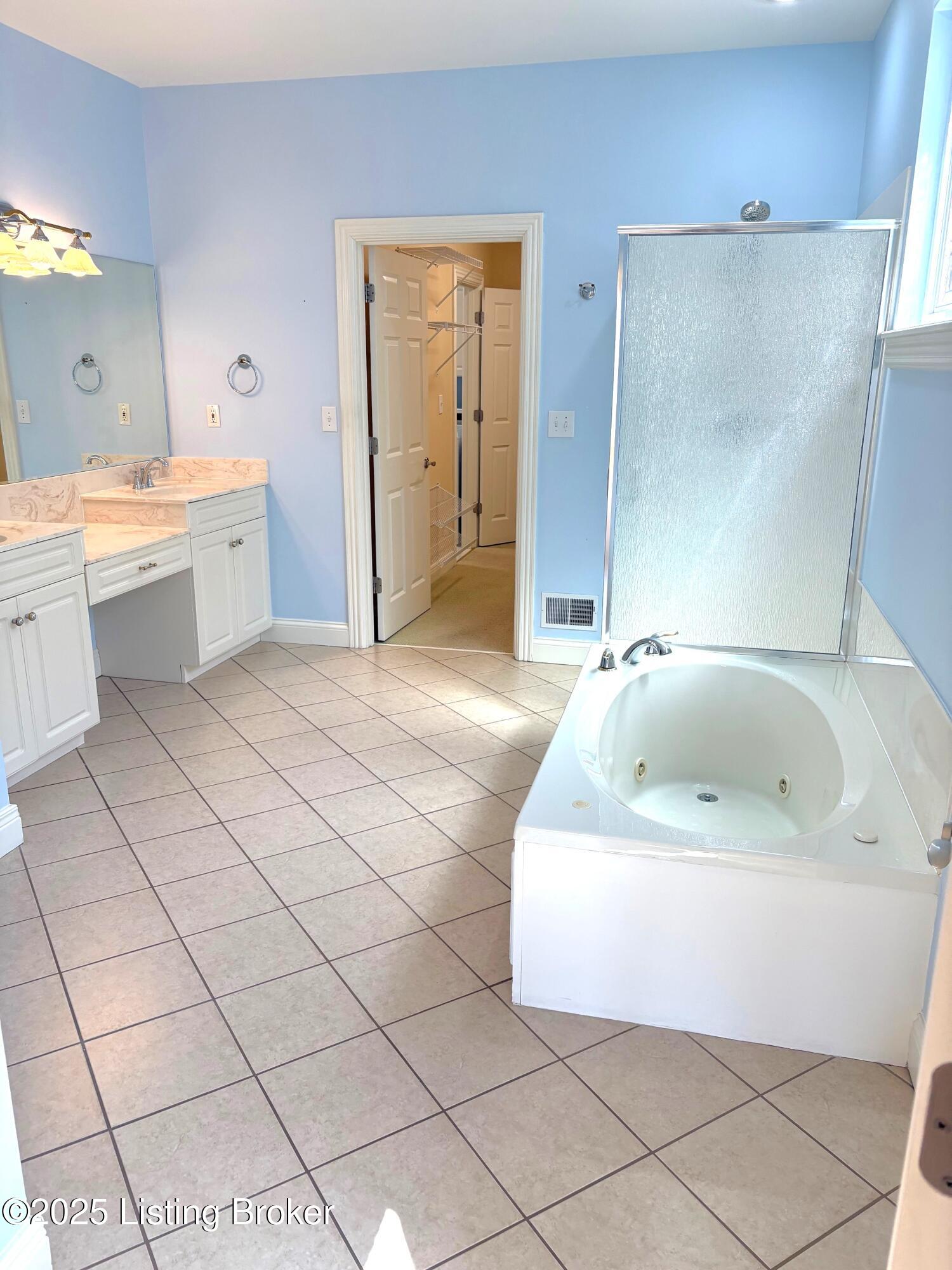 16516 Briston Avon Ln, Louisville, Kentucky image 31