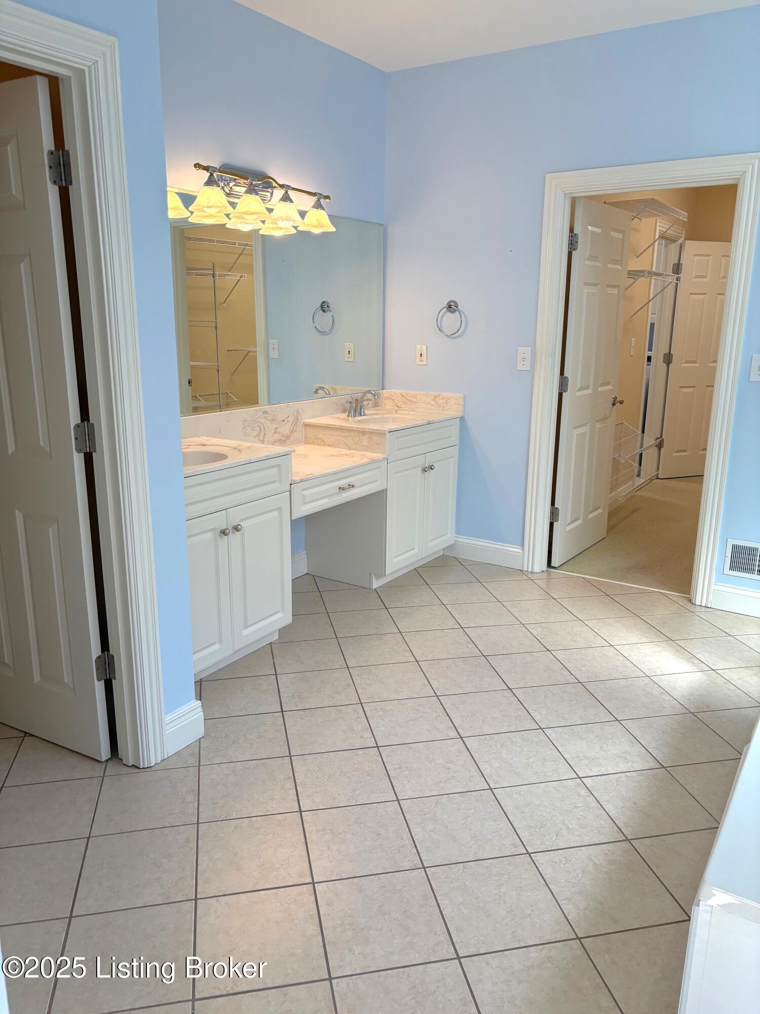 16516 Briston Avon Ln, Louisville, Kentucky image 30