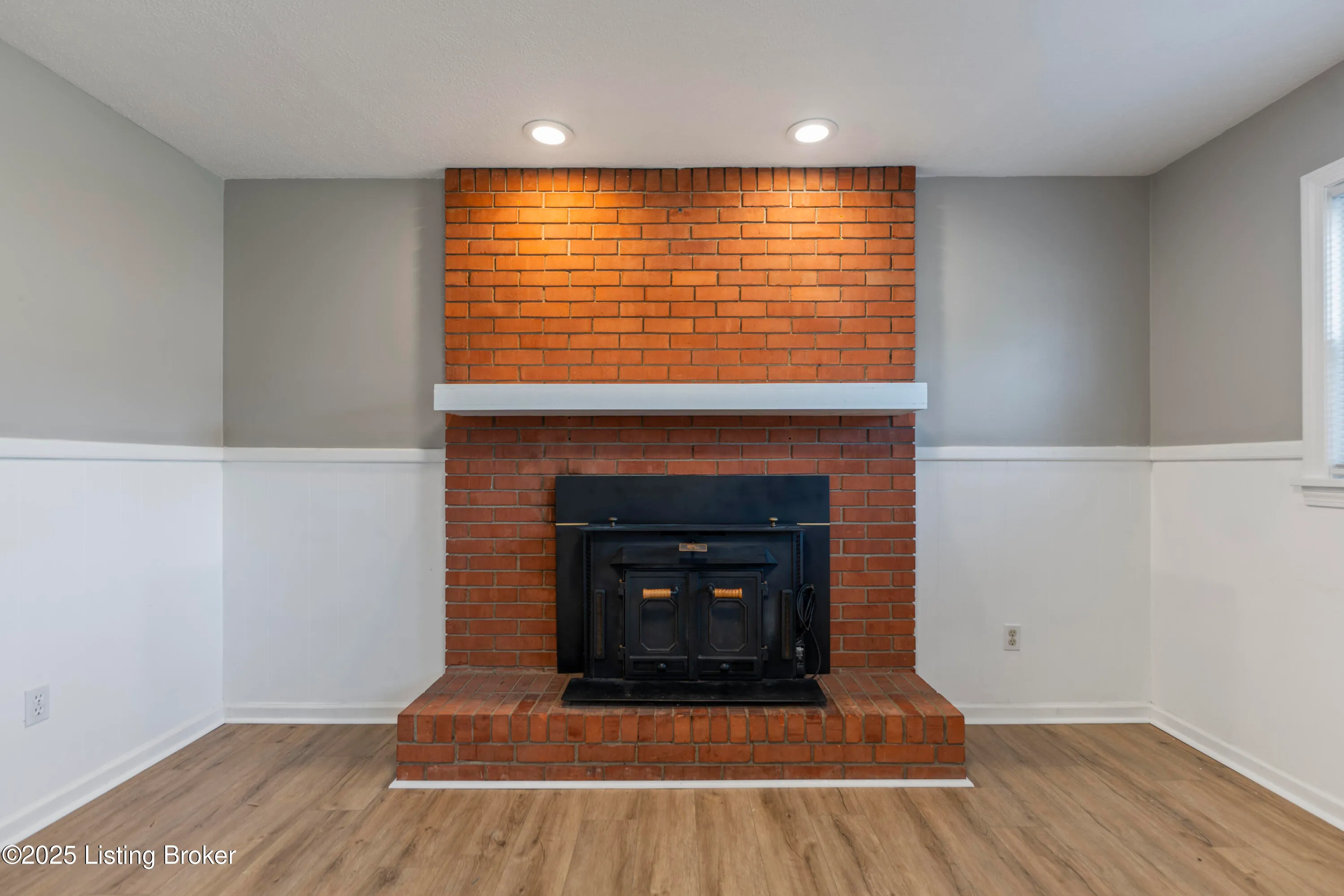 Louisville, Kentucky 40217, United States, 4 Bedrooms Bedrooms, ,2 BathroomsBathrooms,Residential,Active,21088