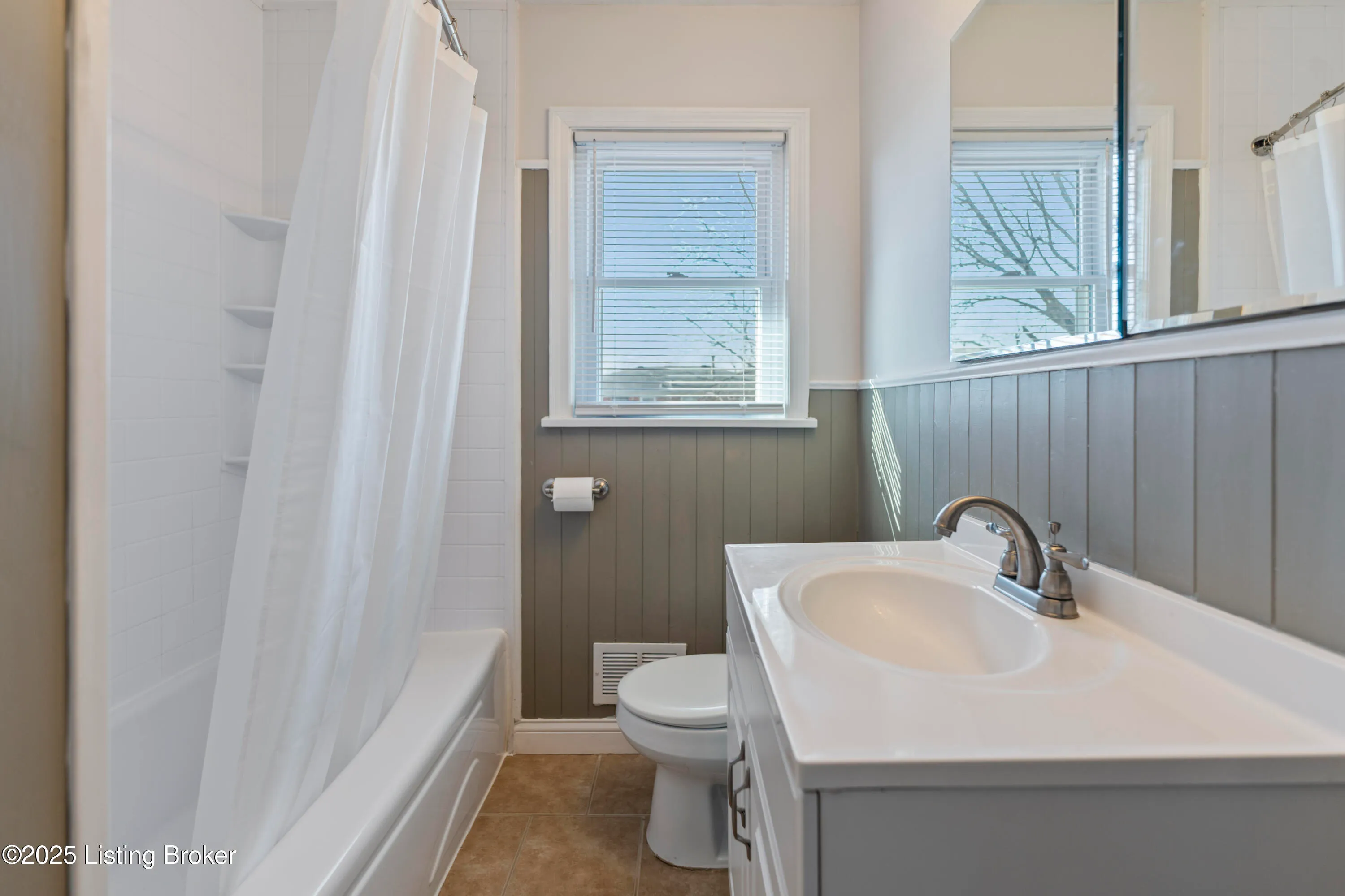 Louisville, Kentucky 40217, United States, 4 Bedrooms Bedrooms, ,2 BathroomsBathrooms,Residential,Active,21088