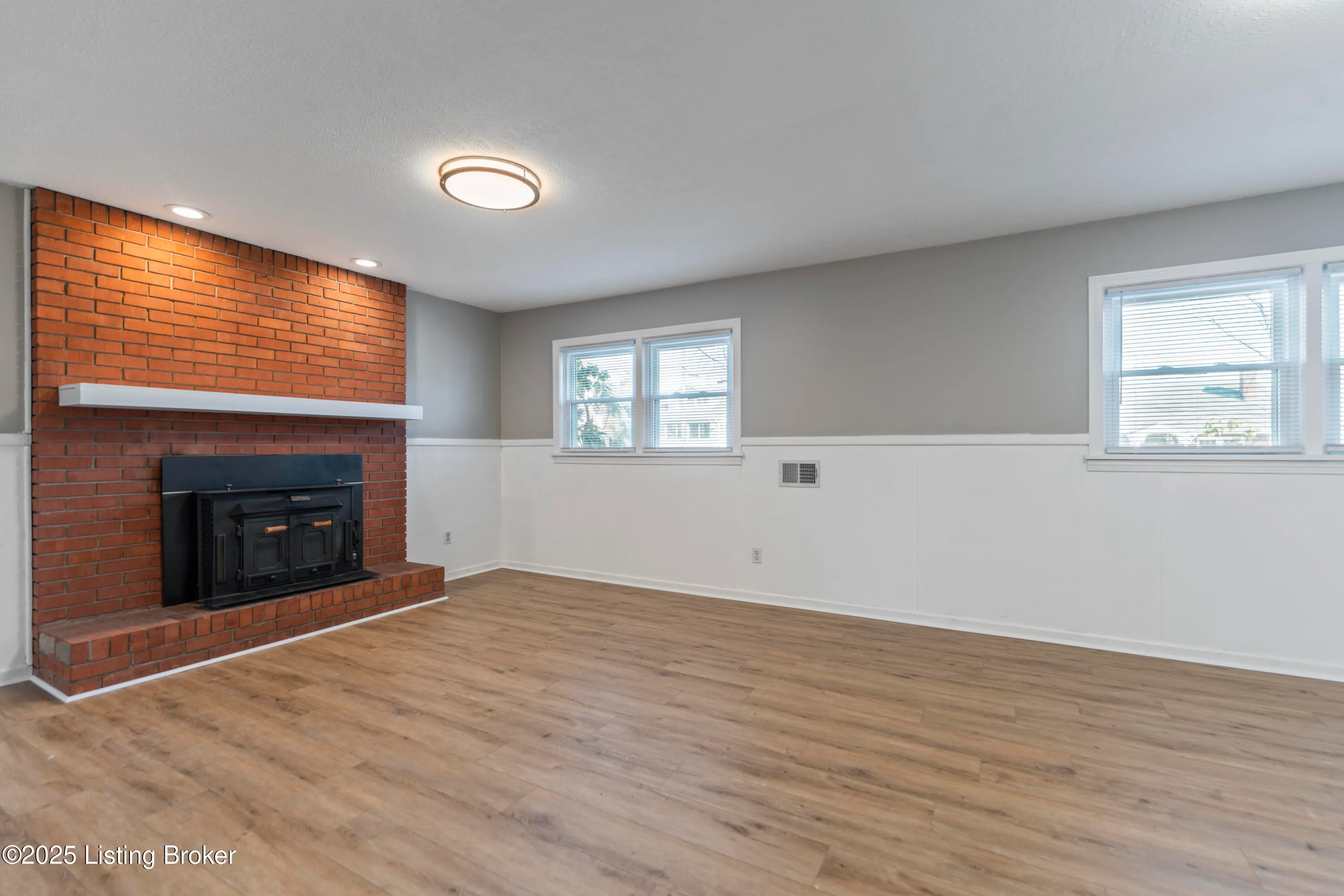 Louisville, Kentucky 40217, United States, 4 Bedrooms Bedrooms, ,2 BathroomsBathrooms,Residential,Active,21088