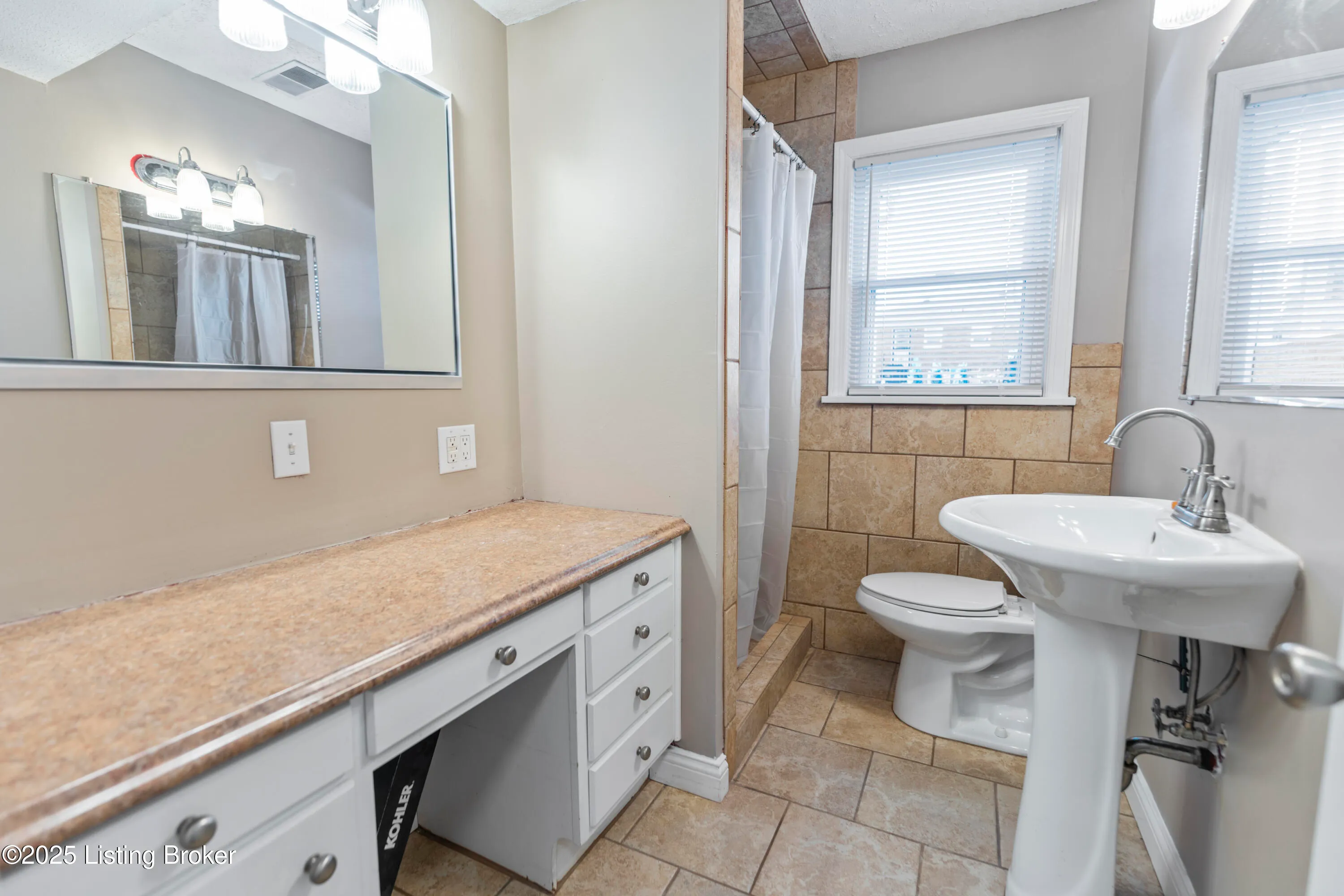 Louisville, Kentucky 40217, United States, 4 Bedrooms Bedrooms, ,2 BathroomsBathrooms,Residential,Active,21088