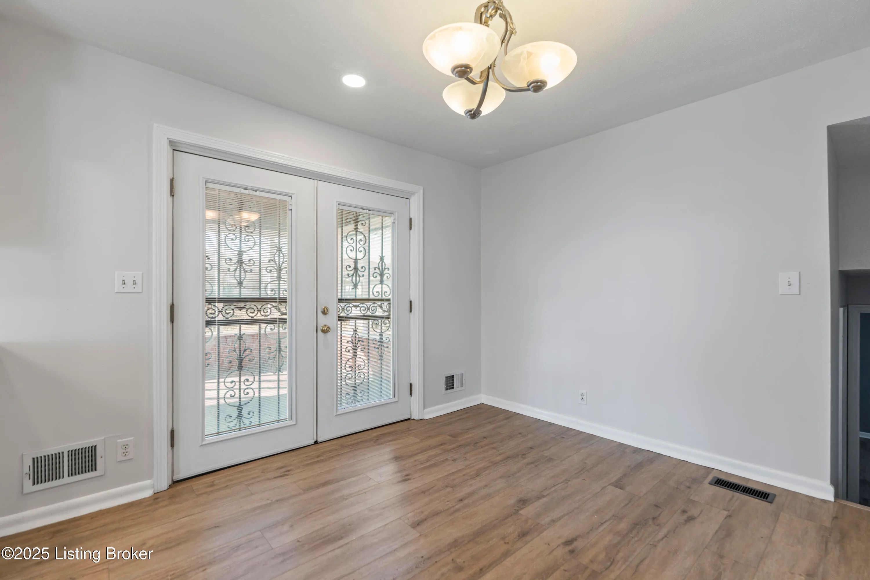 Louisville, Kentucky 40217, United States, 4 Bedrooms Bedrooms, ,2 BathroomsBathrooms,Residential,Active,21088