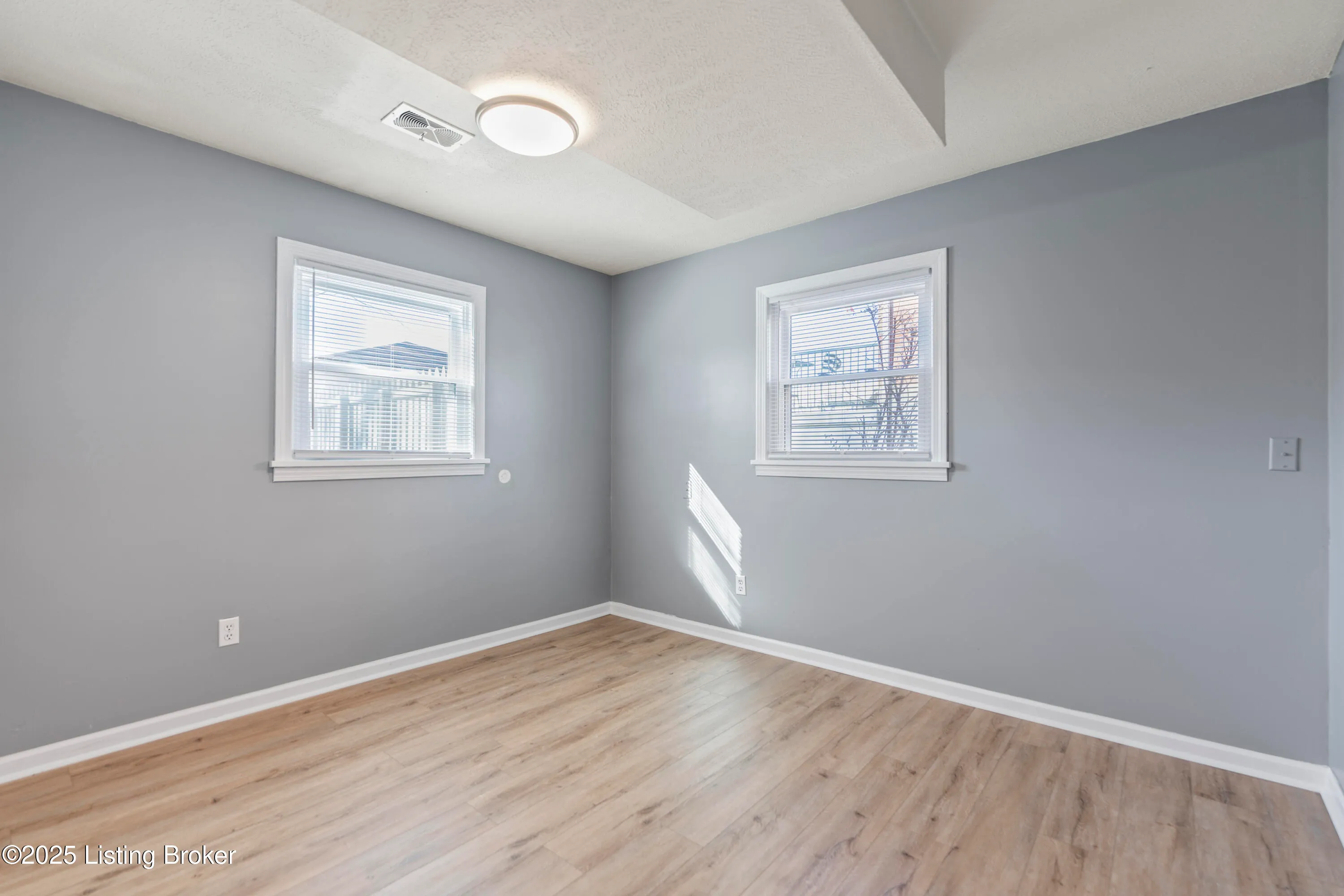 Louisville, Kentucky 40217, United States, 4 Bedrooms Bedrooms, ,2 BathroomsBathrooms,Residential,Active,21088