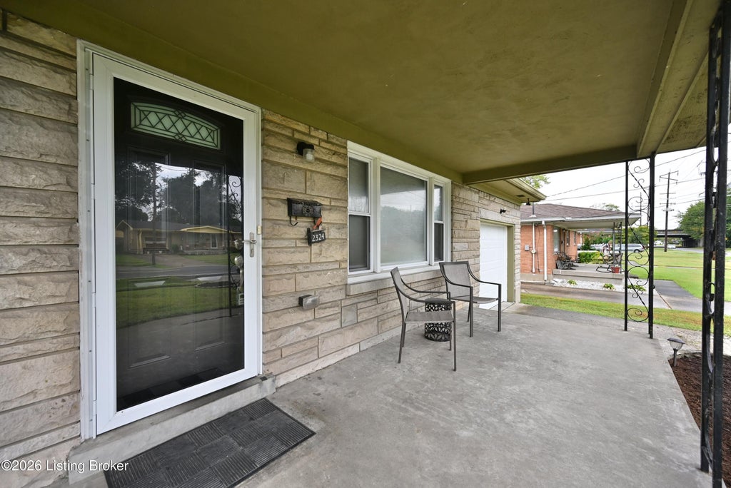 Photo of 2324 Farnsley Rd, Louisville, KY 40216 (MLS # 1728935)
