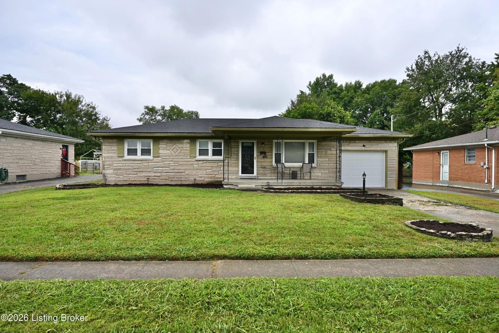 Photo of 2324 Farnsley Rd, Louisville, KY 40216 (MLS # 1728935)