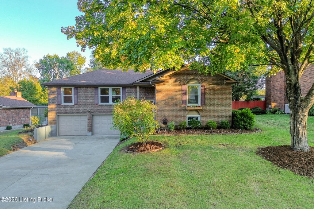 Photo of 7601 Oswego Cir, Louisville, KY 40214 (MLS # 1724893)