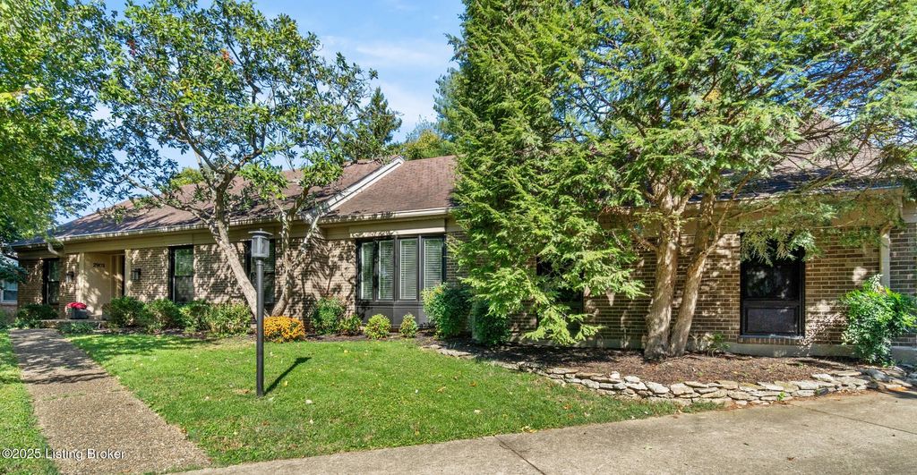 Photo of 2903 Lightheart Rd, Louisville, KY 40222 (MLS # 1701666)