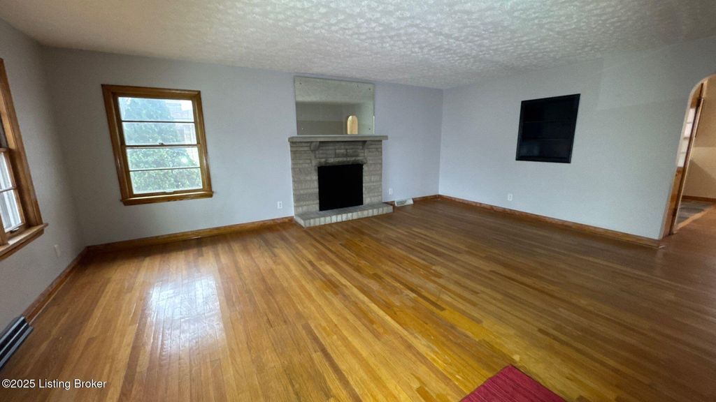 Photo of 5908 Ashby Ln, Louisville, KY 40272 (MLS # 1704303)